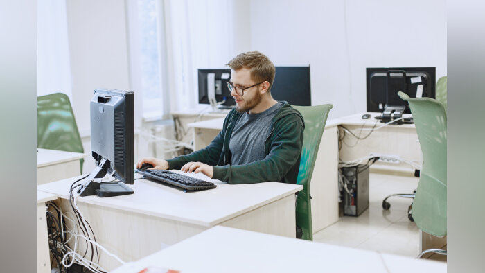 L’ingénieur pédagogique apporte son expertise sur deux volets : numérique et pédagogique. - © Freepik/ prostooleh